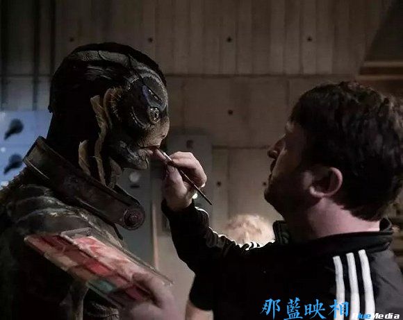 电影:奥斯卡最佳影片《水形物语》揭秘之人鱼特效化妆(图1) 电影:奥斯卡最佳影片《水形物语》揭秘之人鱼特效化妆(图1)