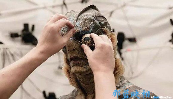 电影:奥斯卡最佳影片《水形物语》揭秘之人鱼特效化妆(图11) 电影:奥斯卡最佳影片《水形物语》揭秘之人鱼特效化妆(图11)