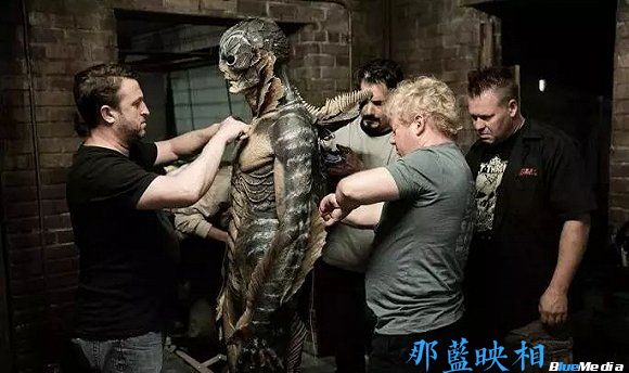 电影:奥斯卡最佳影片《水形物语》揭秘之人鱼特效化妆(图12) 电影:奥斯卡最佳影片《水形物语》揭秘之人鱼特效化妆(图12)